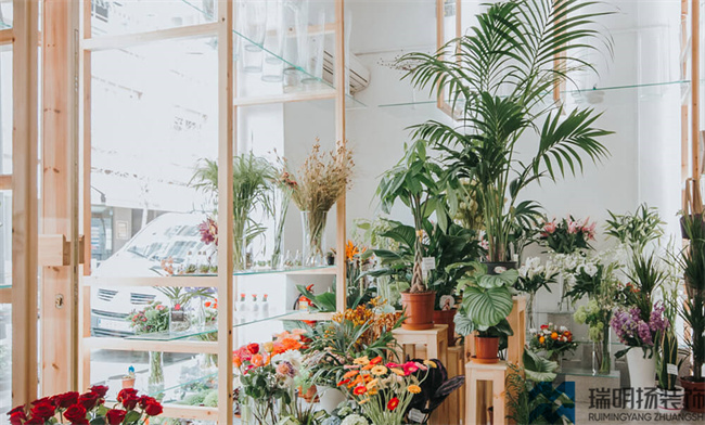 鲜花店装修设计效果图-原木风花店设计